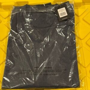 Stunning Hard To Find  Dunning halo Heather, extra large V-Neck Sweater